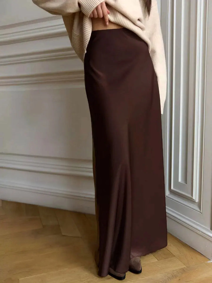 Classy high-waist fishtail evening skirt, designed for an elegant and confident look.