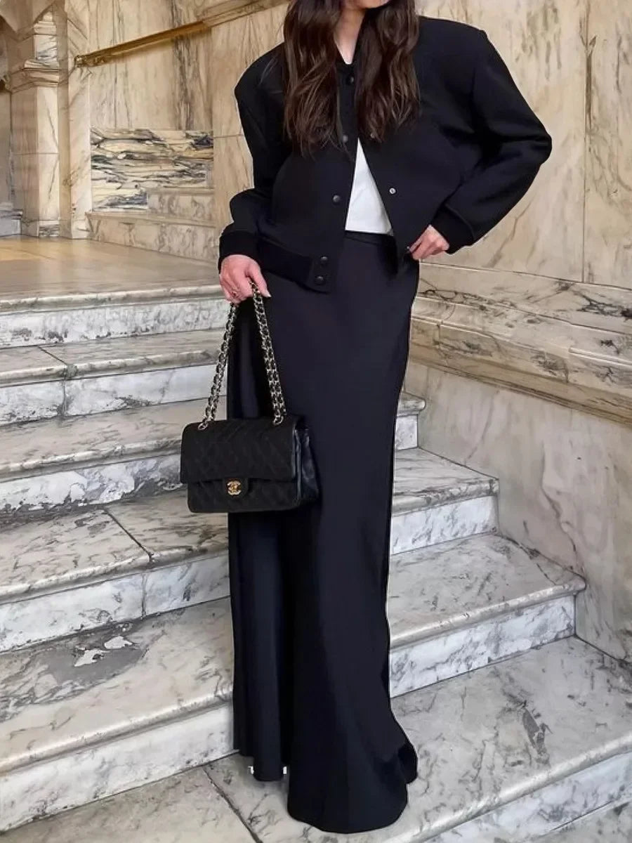 Formal evening high-waist fishtail maxi skirt, a timeless piece for special nights.