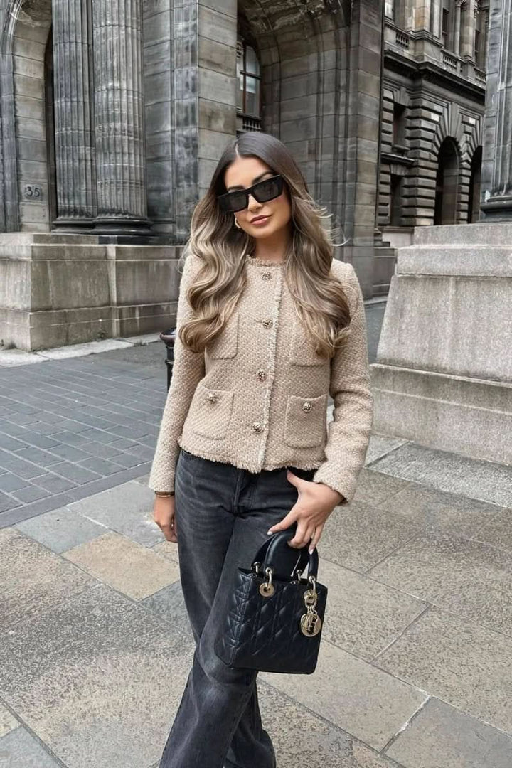 Professional women's button-front cropped blazer. Modern tailored jacket, perfect for elegant and versatile fashion.