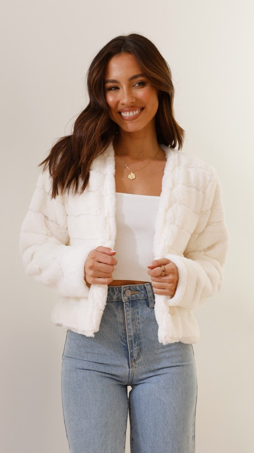 Elegant women's faux fur cropped evening jacket, perfect for parties.