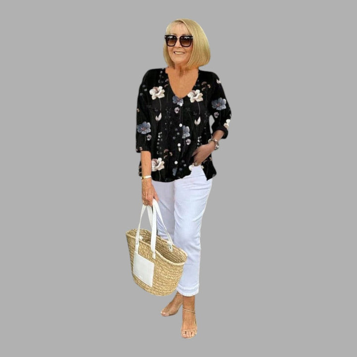 Fashionable women's long sleeve floral blouse, an elegant printed top suitable for various occasions.