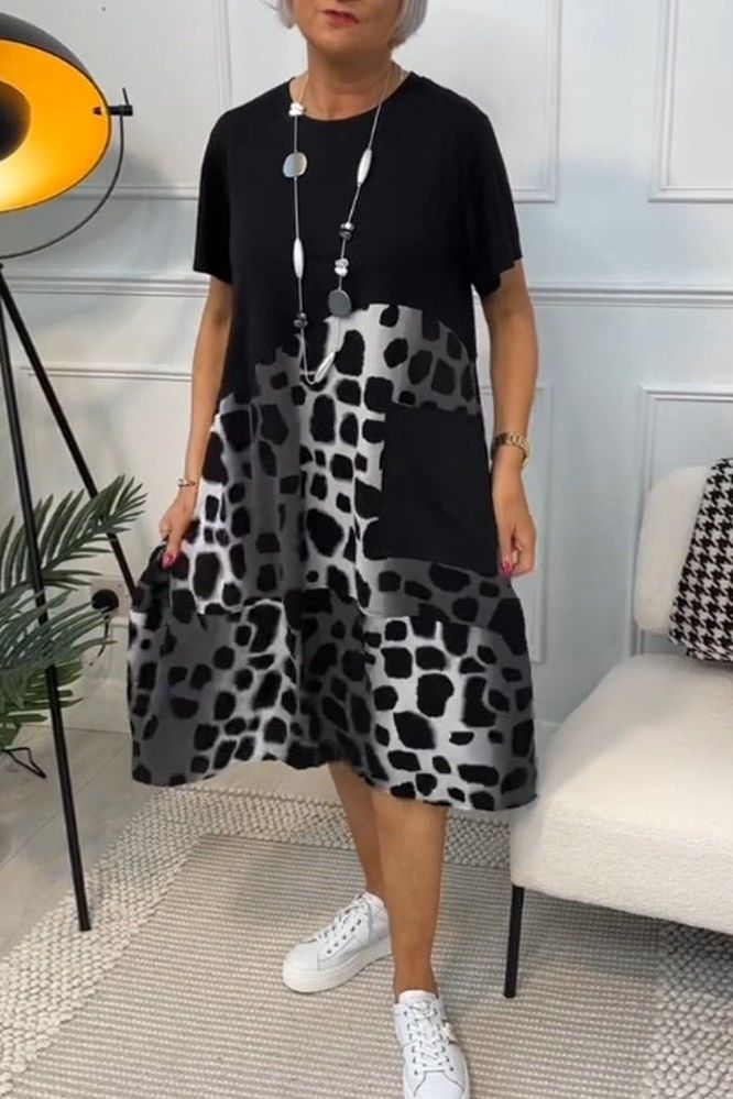 Beautiful women's floral midi dress, perfect as a summer dress, featuring a chic defined waist.