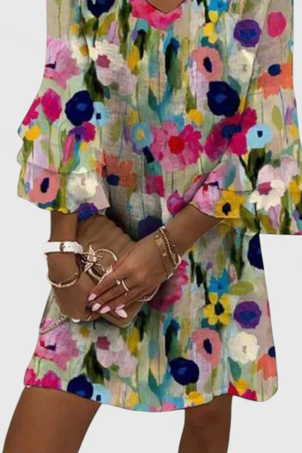 Chic women's V-neck floral mini dress, ideal for summer parties & special occasions. Feminine short style.