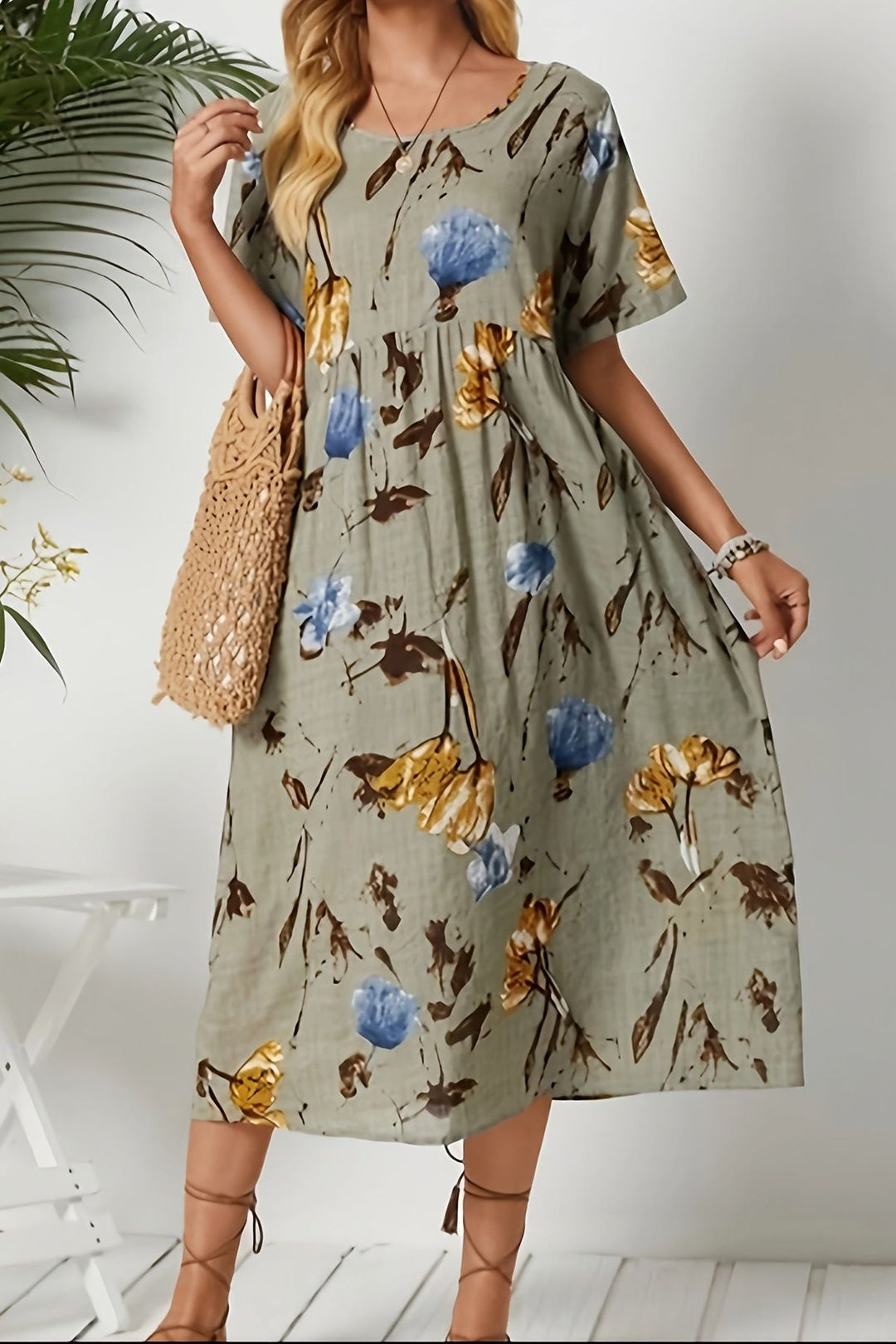 Elegant women's floral printed midi dress, perfect for summer occasions. Flattering fit, stylish and chic.