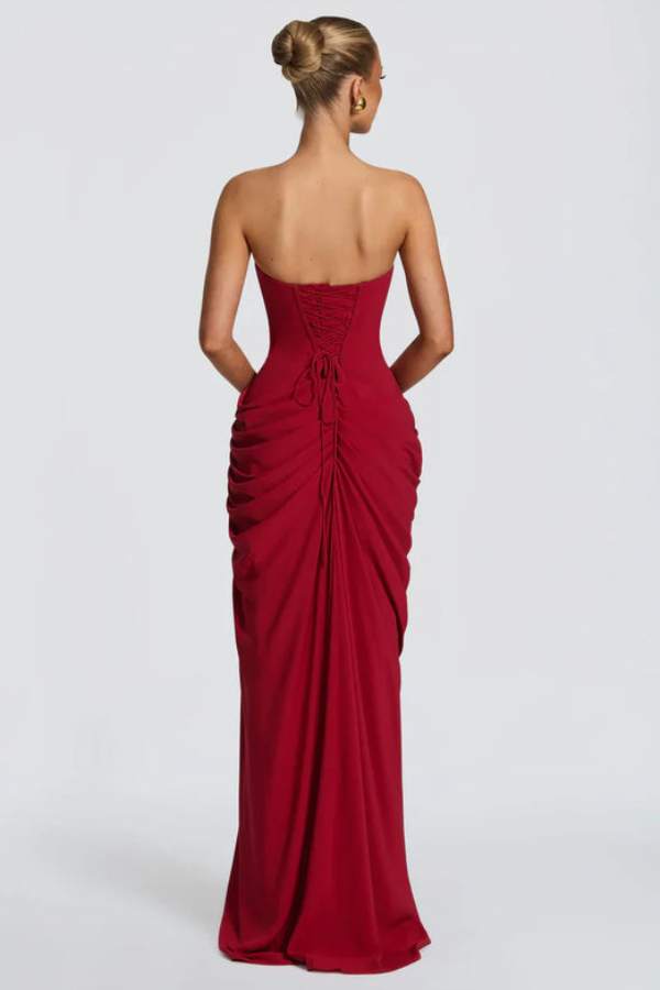 Luxurious women's long dress, elegant and flowing, perfect for gala evenings.