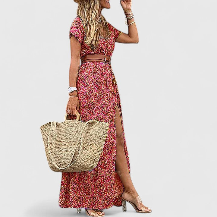 Stylish printed women's maxi dress. Elegant and flowy, this long summer dress is a must-have for fashion.