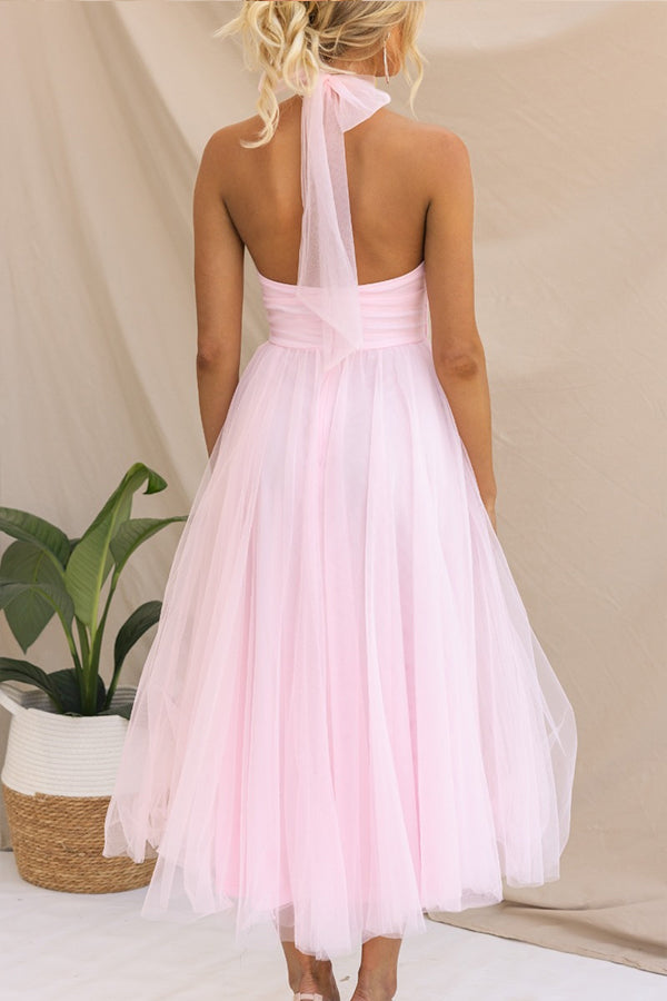 Elegant women's halter maxi wedding guest dress, perfect for formal parties. Flowy special occasion evening gown.
