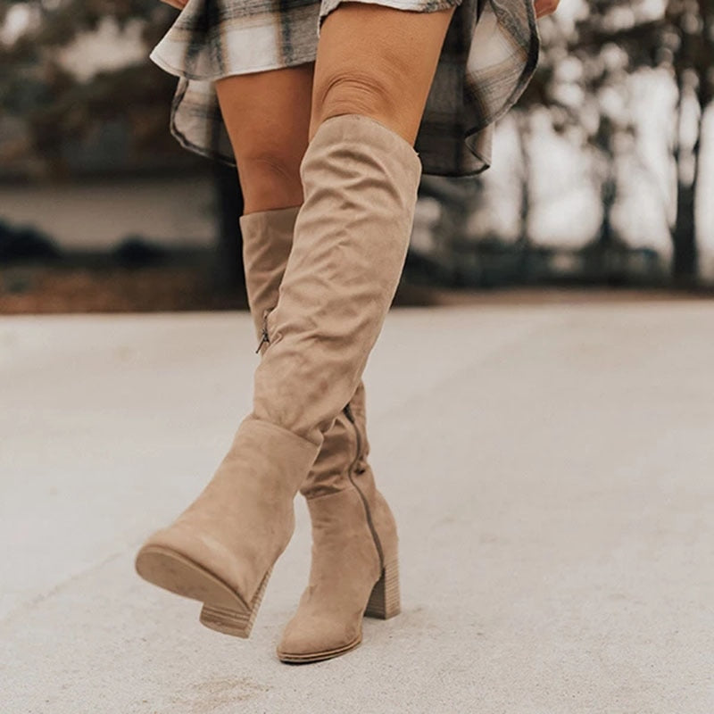 Chic black knee-high boots, versatile women's fall fashion with a sleek design and comfortable fit.