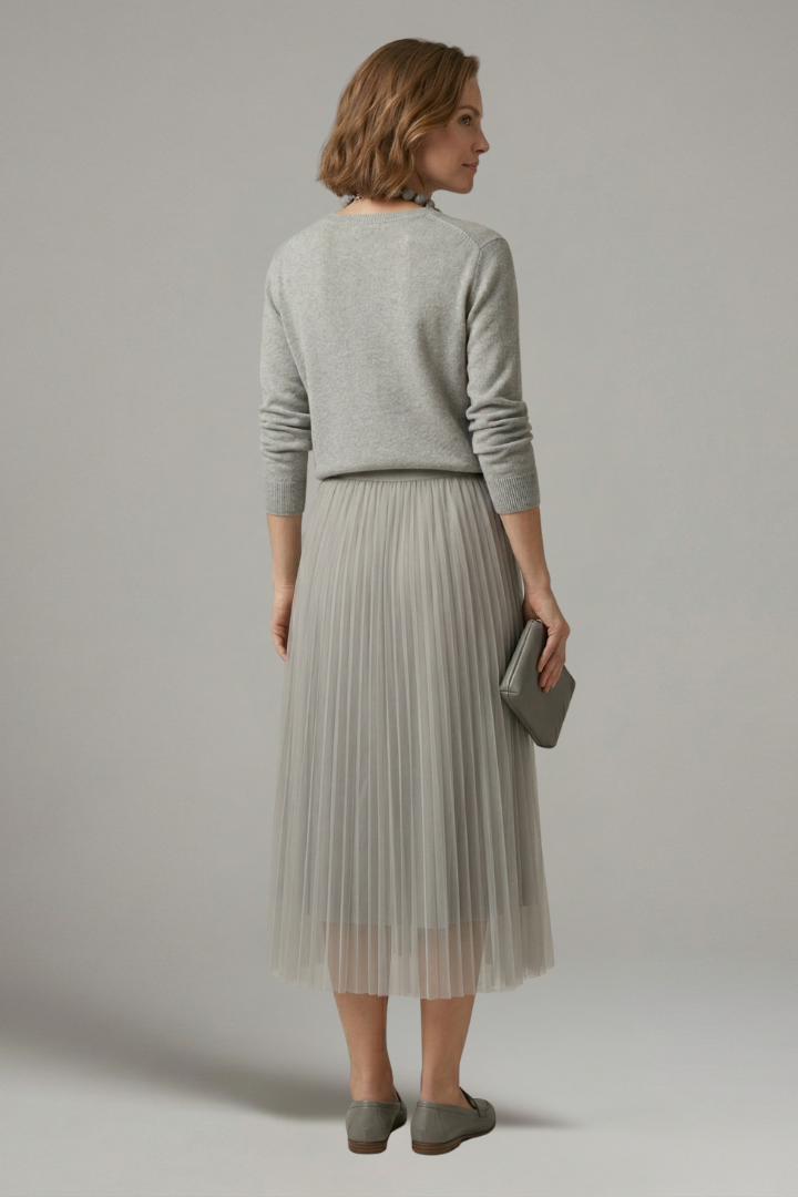 Stylish women's elegant layered dress with pleated midi skirt, a versatile long-sleeve option for fall & spring fashion.