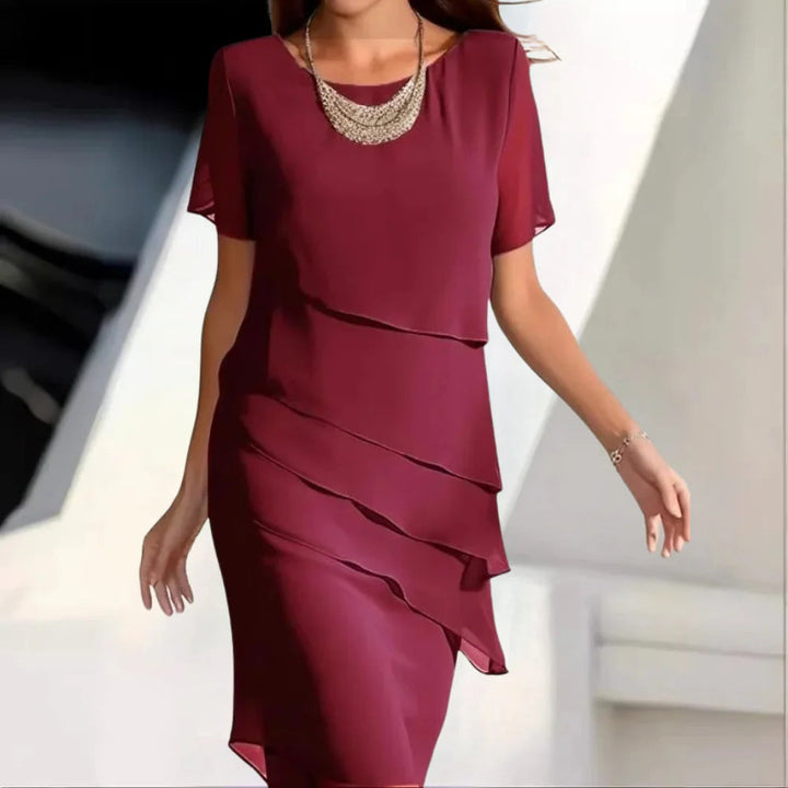 Stylish women's midi dress, elegant & flowy, with short sleeves & round neck, great for versatile spring/summer fashion.