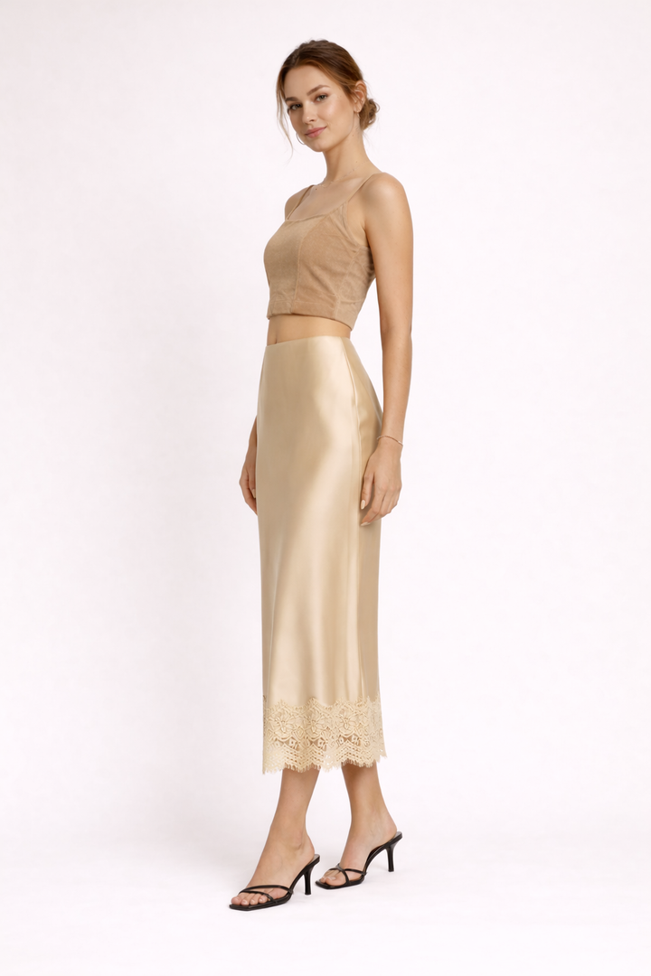 Chic long maxi skirt for women, featuring a sophisticated lace hem. Ideal for dressy occasions.