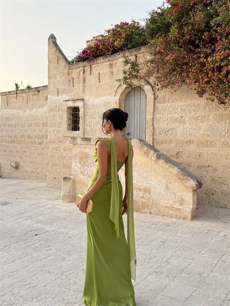 Luxurious women's open-back maxi dress. Elegant formal wear for wedding guests & evening events. Sleeveless design.