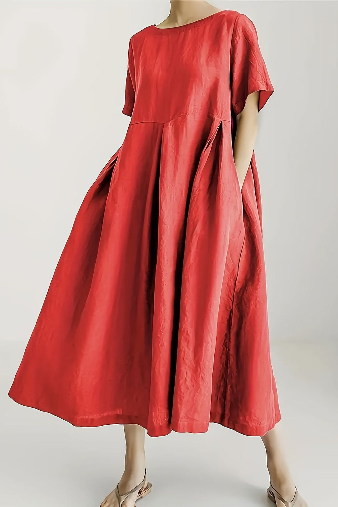 Elegant women's midi dress in classic style, perfect for sophisticated occasions and parties.