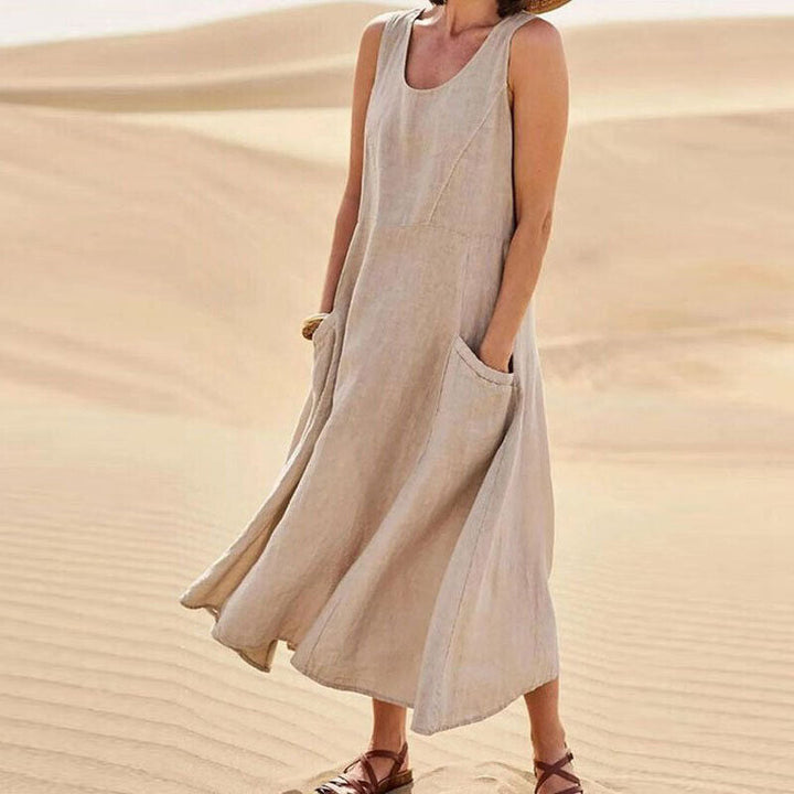 Close-up of functional pockets on a stylish women's midi dress, perfect for casual spring & summer fashion.