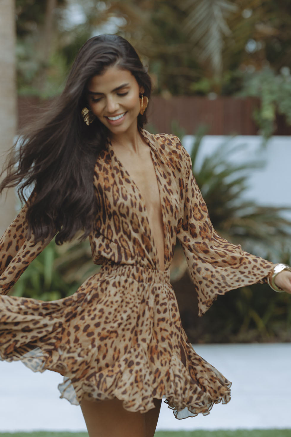 Versatile black mini dress for women, featuring elegant long sleeves and a stylish design.