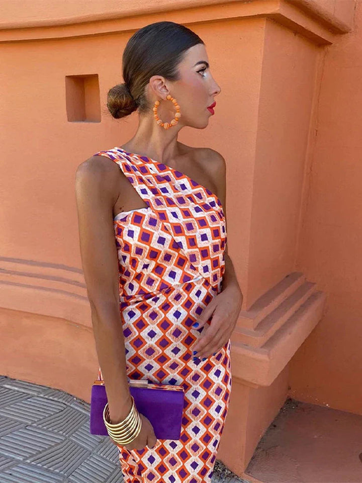 Boho-chic women's one-shoulder printed maxi dress, an elegant choice for any party or summer event.