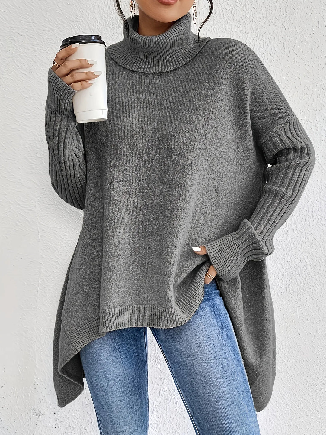 Soft knit women's oversized turtleneck sweater made from premium cashmere, ideal for elegant loungewear.