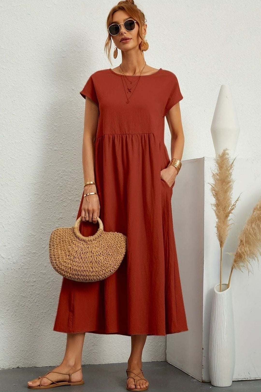 Modern women's midi dress, elegantly pleated. Great for versatile casual or formal events.