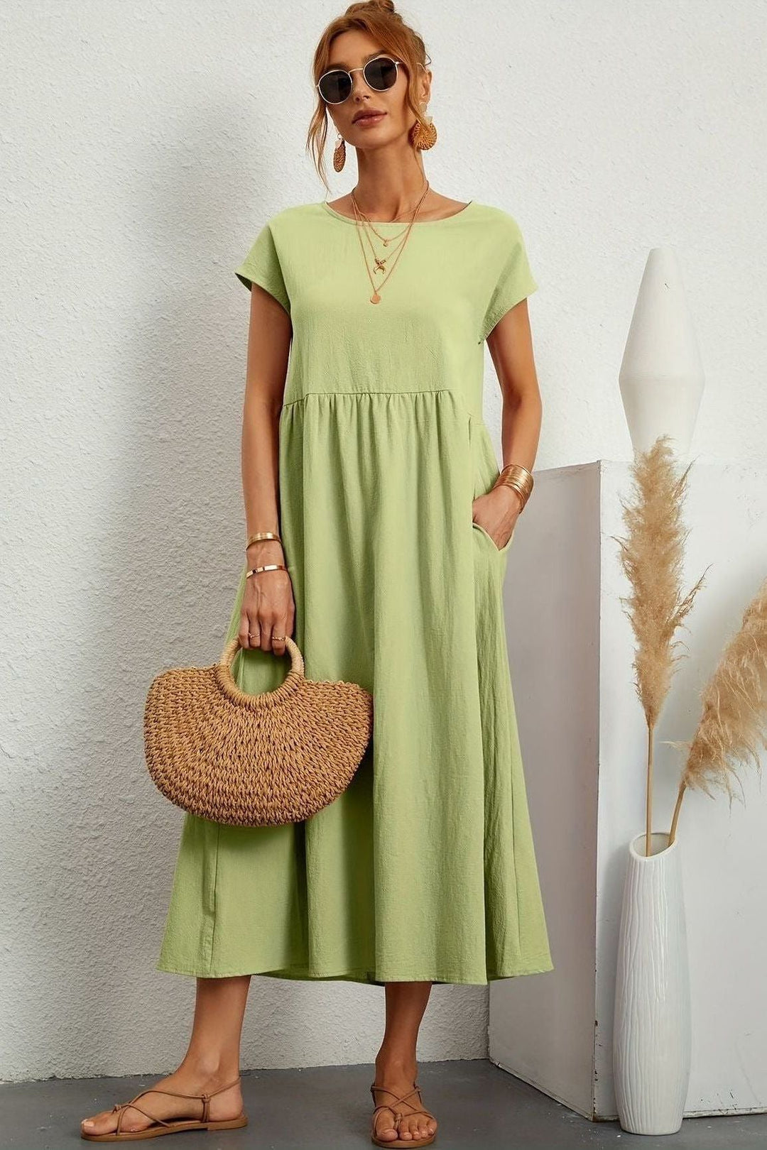 Comfortable women's pleated midi dress, offering elegant and versatile casual wear.