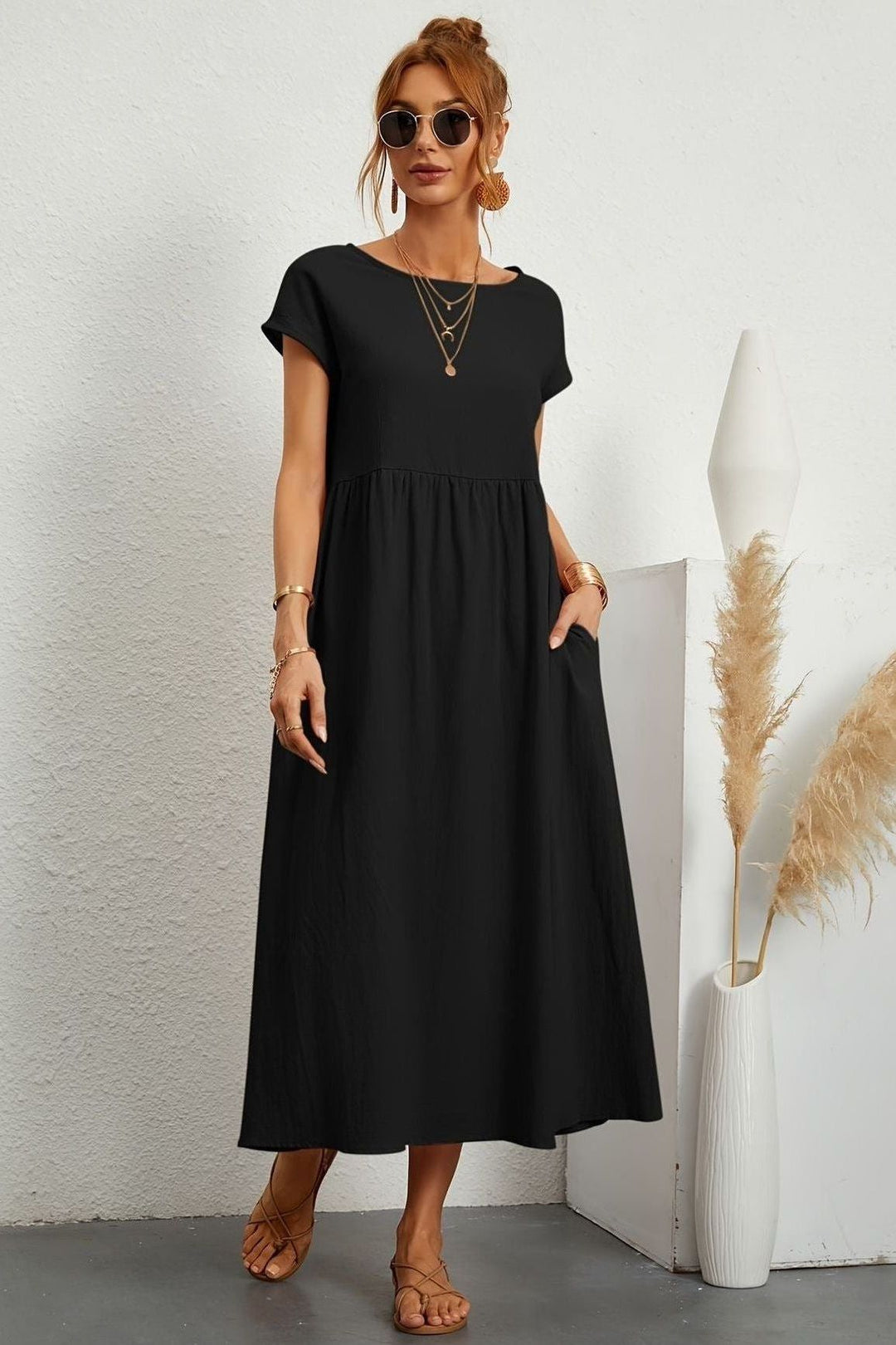 Stylish women's pleated midi dress, perfect for casual or elegant occasions. Effortless fashion.