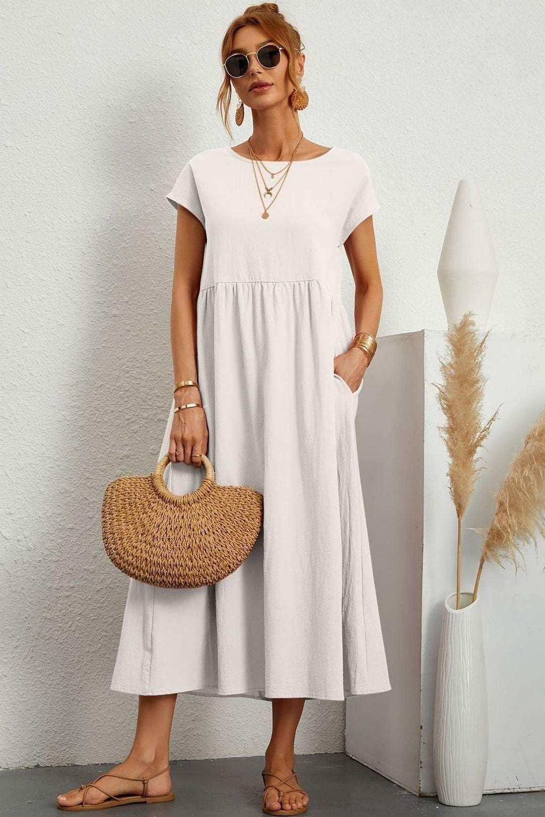 Effortless women's midi dress with elegant pleats, ideal for a party or casual wear.