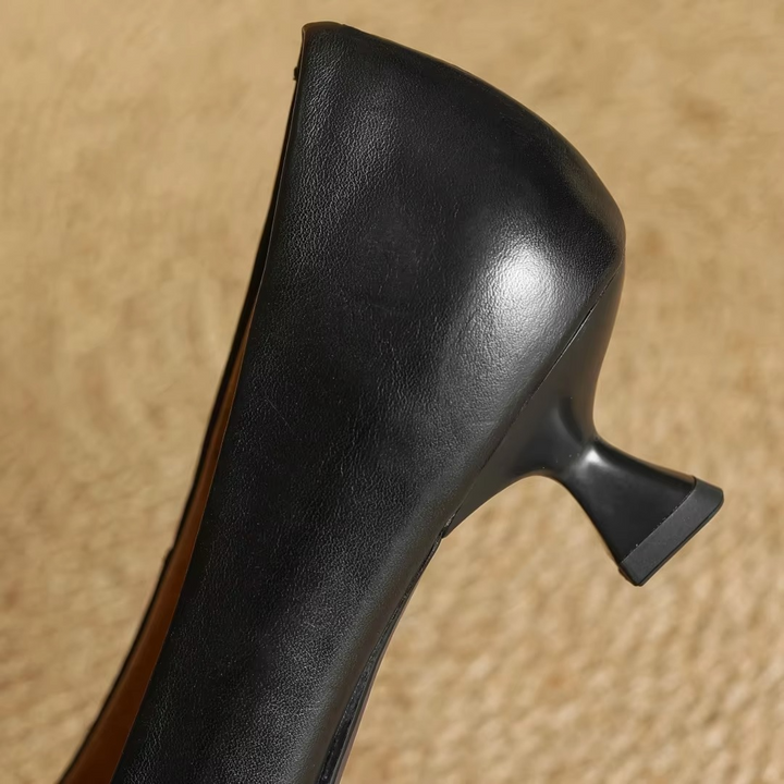 Fashionable women's pointed-toe pump with a slender thin heel, a classic design for dressy outfits.