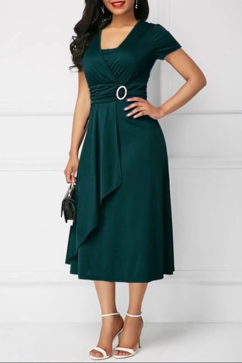 Flattering women's printed midi dress, an elegant and comfortable party dress for spring/summer events.
