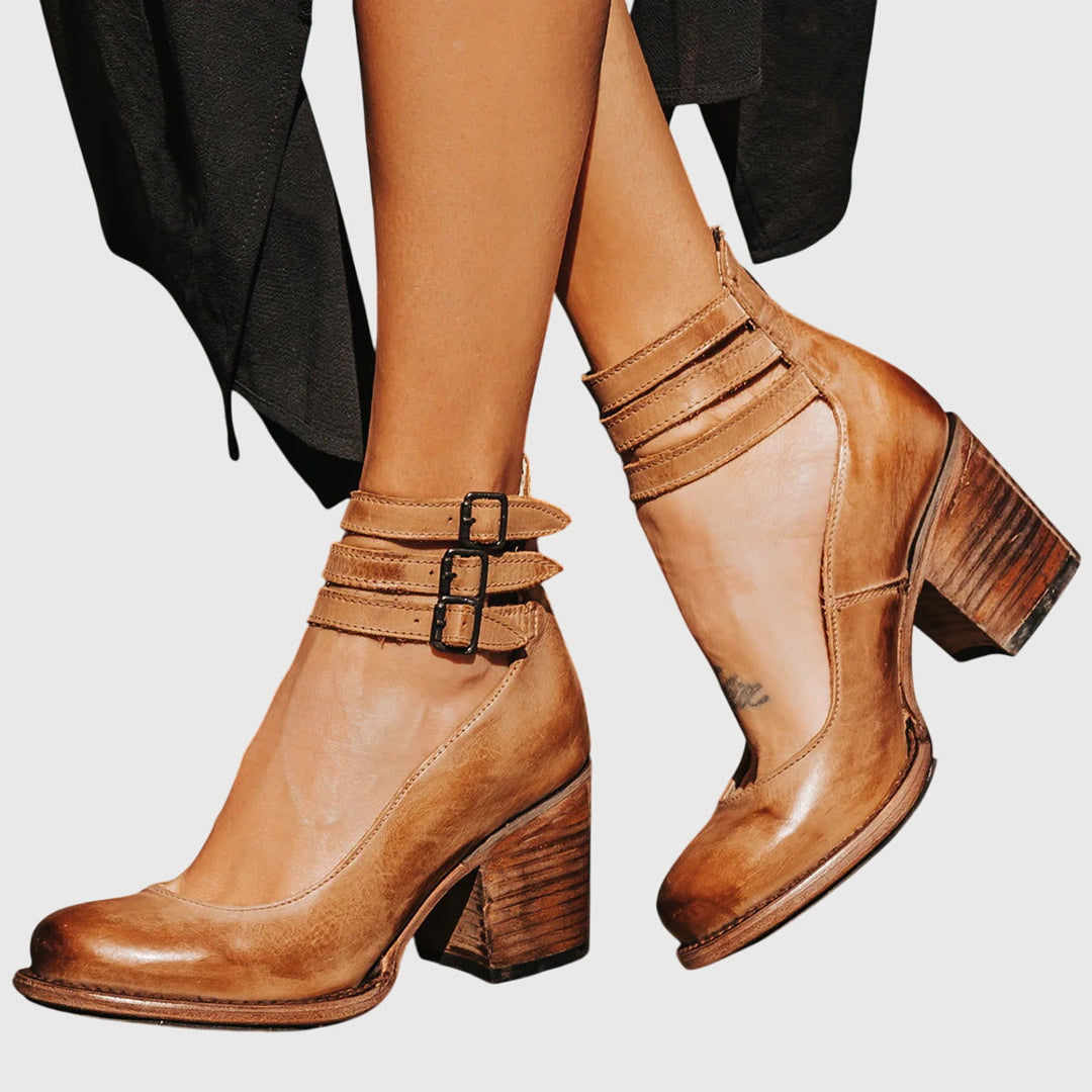 Elegant women's sandals, perfect for all-day comfort. Stylish summer footwear with an open-toe design.