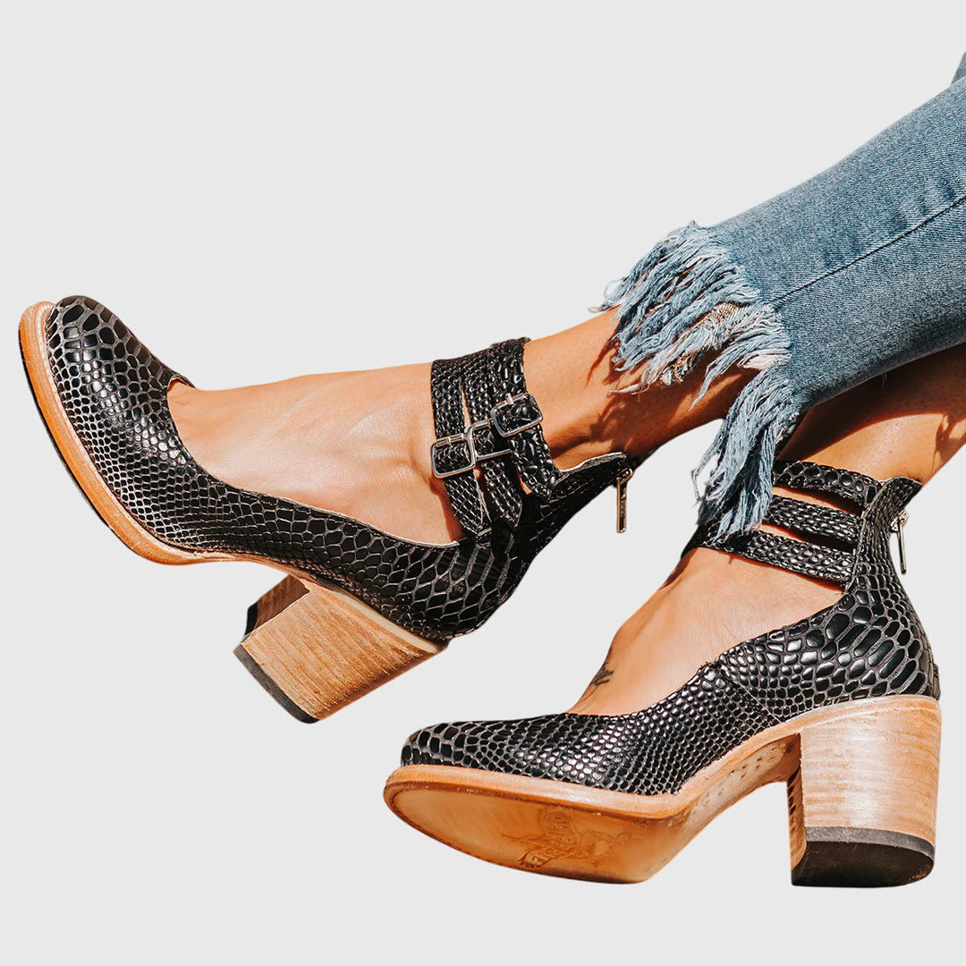 Comfortable women's summer sandals, elegantly designed for stylish all-day wear with an open toe.