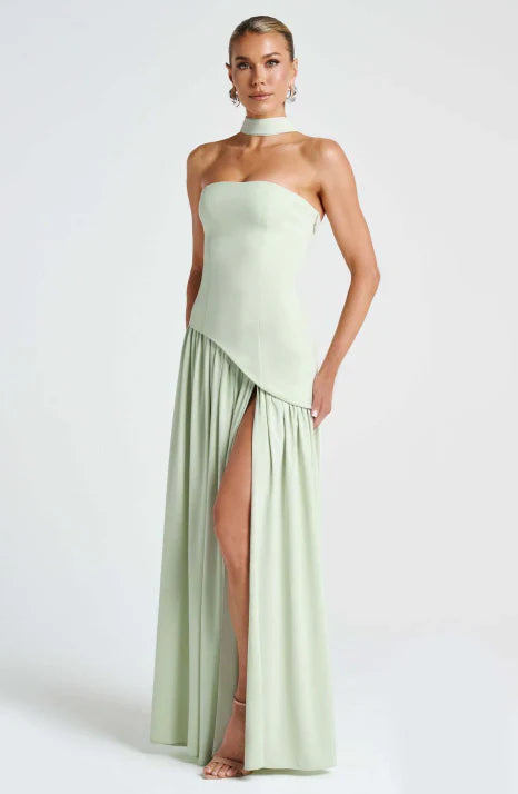 Women's elegant strapless evening gown, a flowing maxi dress for formal events, parties, or wedding guests.