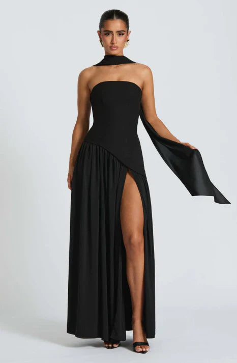 Stylish women's strapless long dress, a flowing A-line maxi gown ideal for formal parties and evening wear.