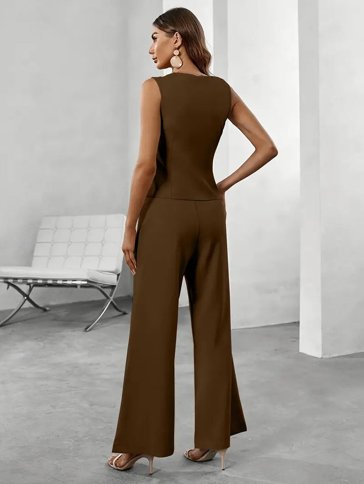 Chic women's tailored blazer with notched lapels. A versatile piece for elegant professional wear & business outfits.
