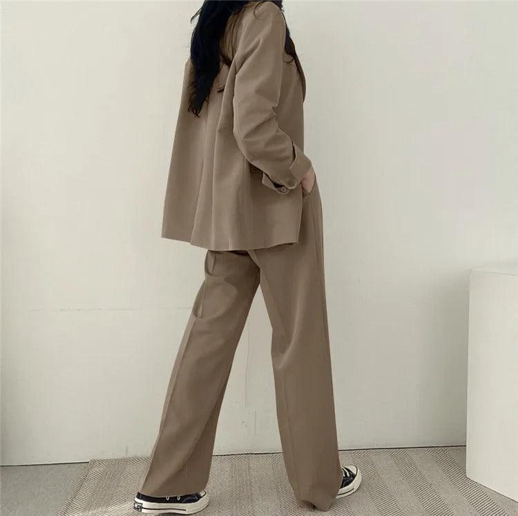 Timeless women's tailored suit set offering a long blazer and smart trousers