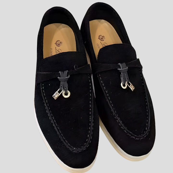 Classic women's loafers with sophisticated tassel detail, ideal for casual and dress wear.