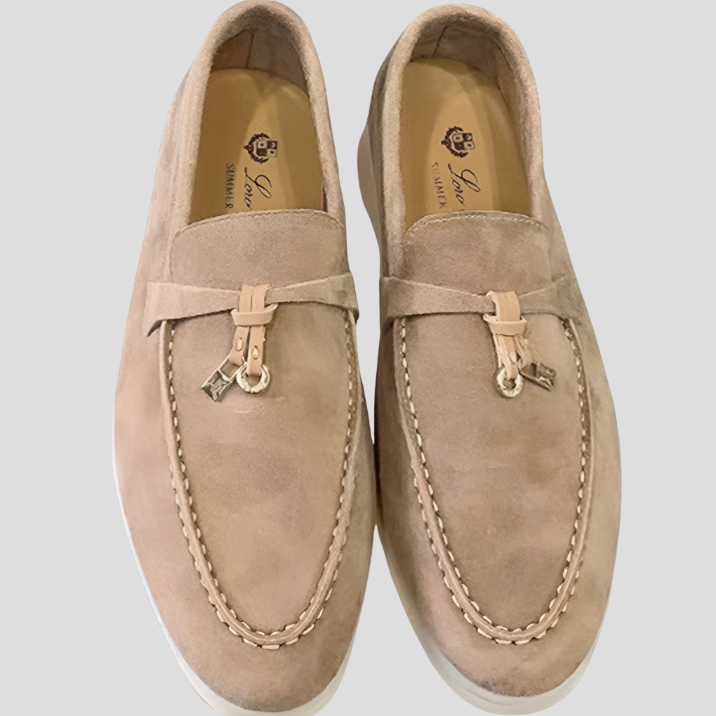 Chic women's slip-on loafers, elegant flats with tassel accents for stylish everyday fashion.