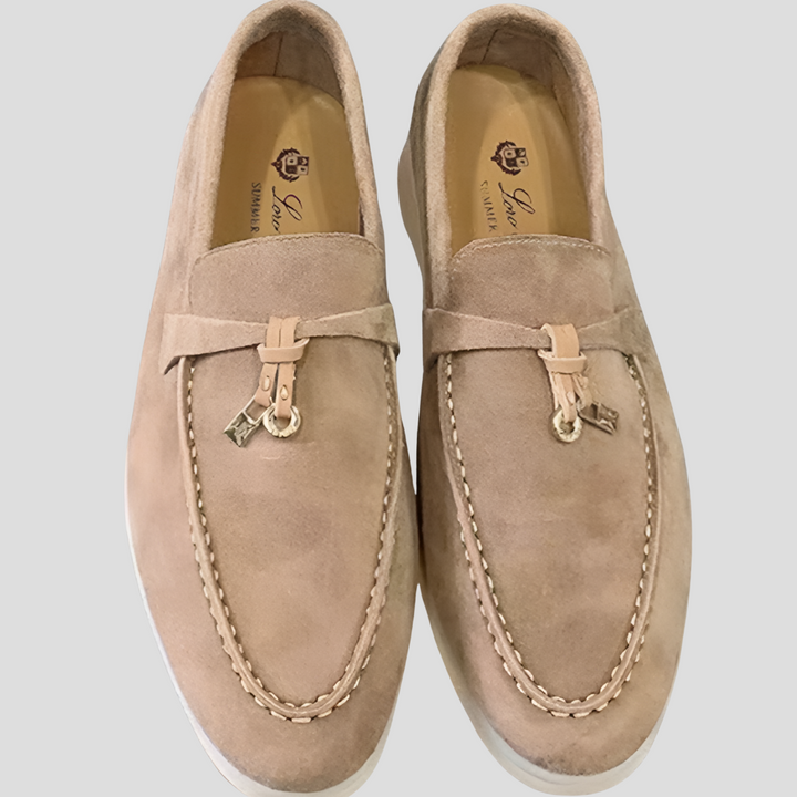 Chic women's slip-on loafers, elegant flats with tassel accents for stylish everyday fashion.