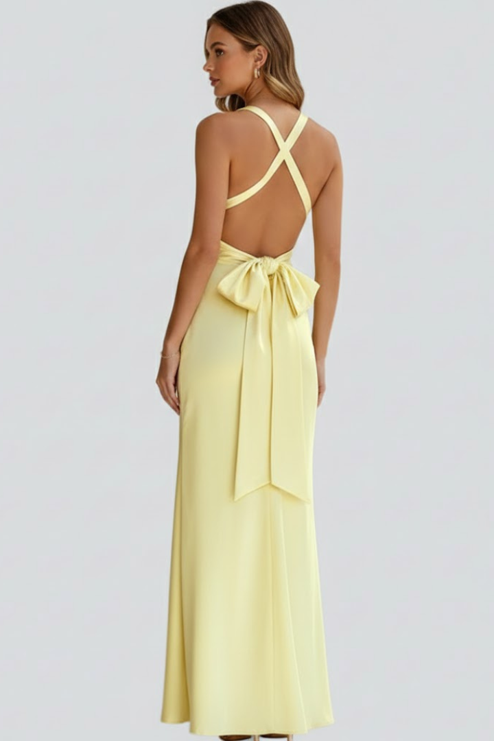 Stylish women's V-neck dress, a long maxi style with a fitted waist, great for both casual and elegant occasions.