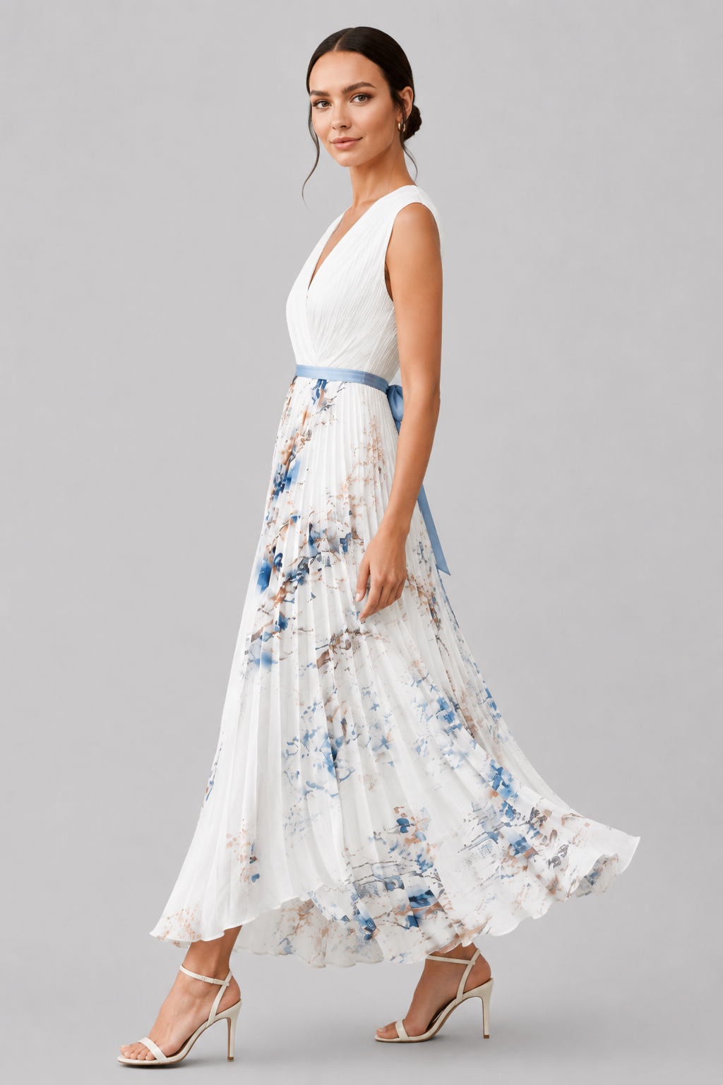 Beautiful women's elegant V-neck pleated maxi dress, ideal for summer parties and events.