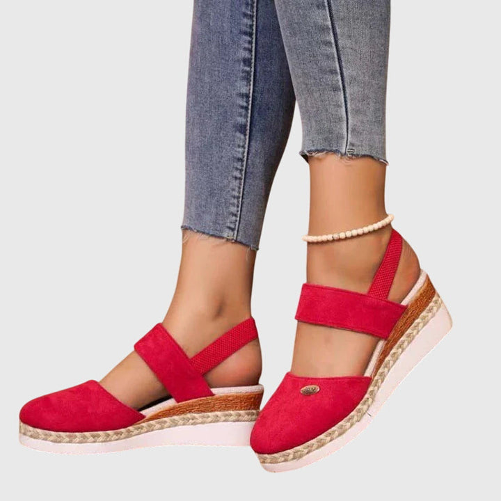 ELUXOR women's comfort footwear in a versatile color, offering orthopedic benefits & style.