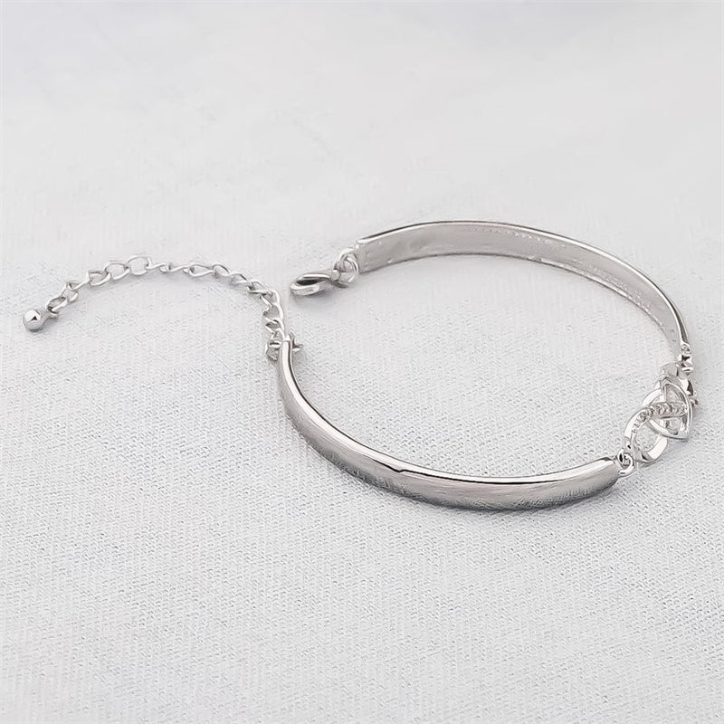 Jewelry for women: silver bracelet with engraved heart, a cherished mom gift.