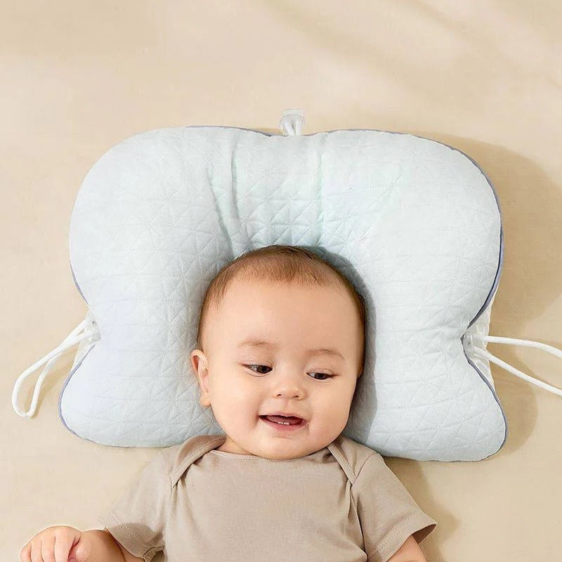 Portable baby pillow for head shaping & flat head prevention. A nursery essential for infant support & safe sleep.