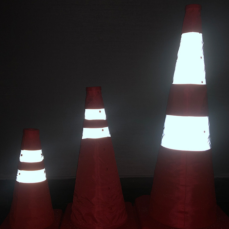Car accessory: foldable reflective safety cone with LED, quick to set up for emergency stops
