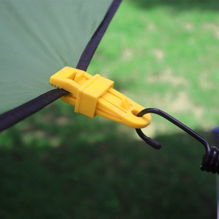 Packaging of universal tarp clips, highlighting their lock grip and outdoor application.