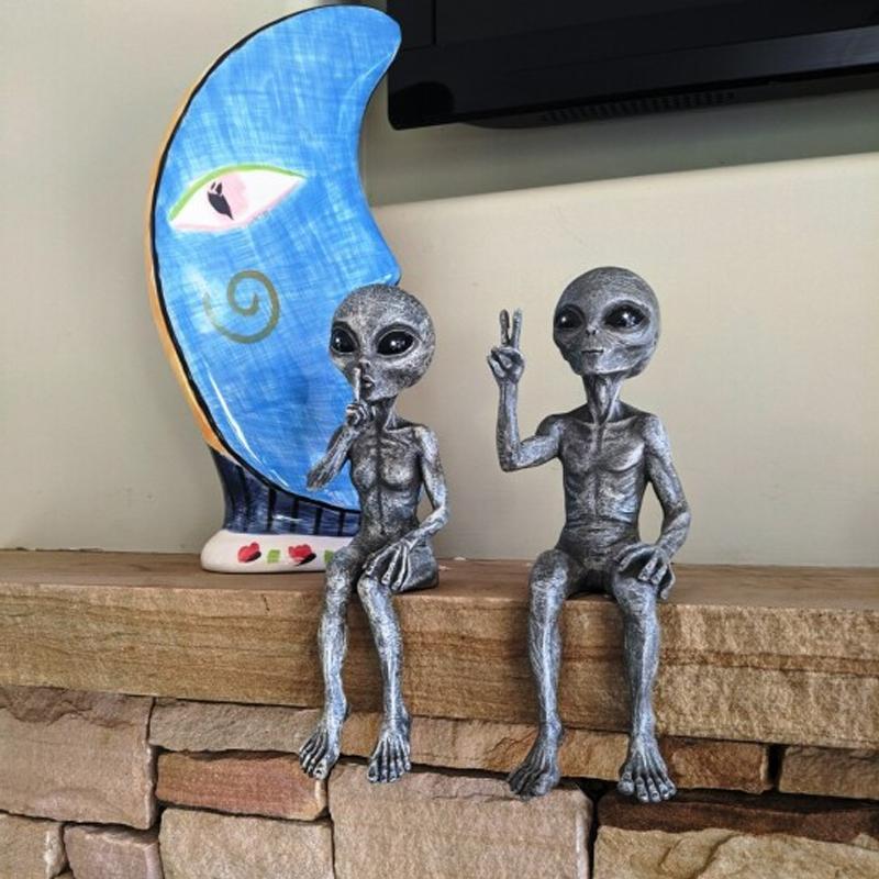 Resin alien garden statue, an amusing and unique piece of outdoor decor artwork