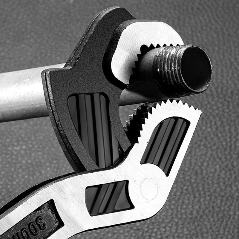 Versatile industrial pipe wrench, an essential hand tool for professional mechanics