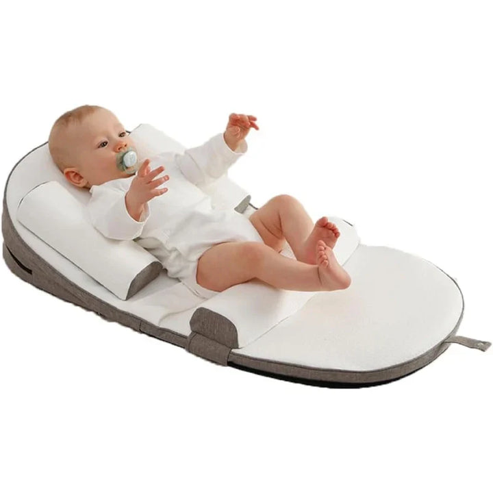 Thoughtful baby gift: side sleeper pillow for newborns, promoting peaceful sleep & crucial head support.