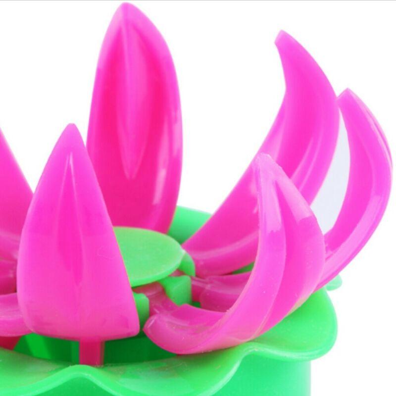 Baking accessory: dumpling & bun press mold, perfect for new and experienced chefs.