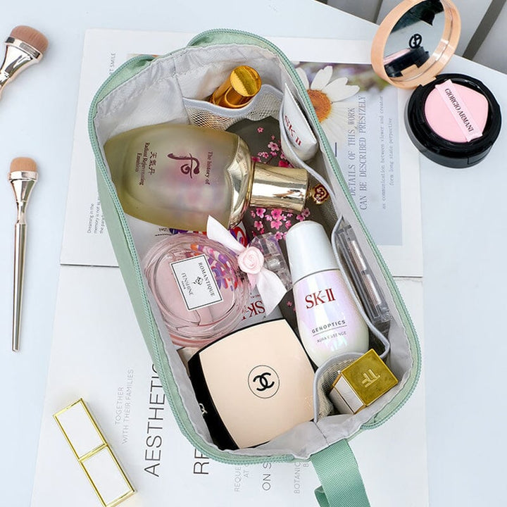 Detail shot of the oxford cloth material of the large capacity toiletry bag, showing its waterproof texture.