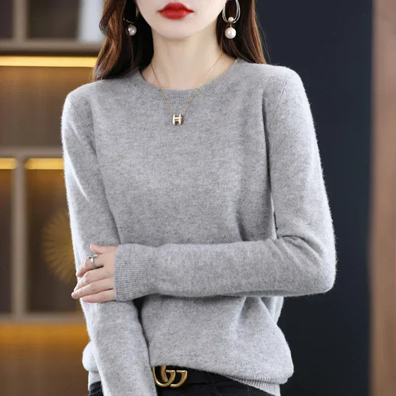 Luxuriously soft women's crewneck sweater, a warm pullover top, ideal for chic and comfortable everyday wear.