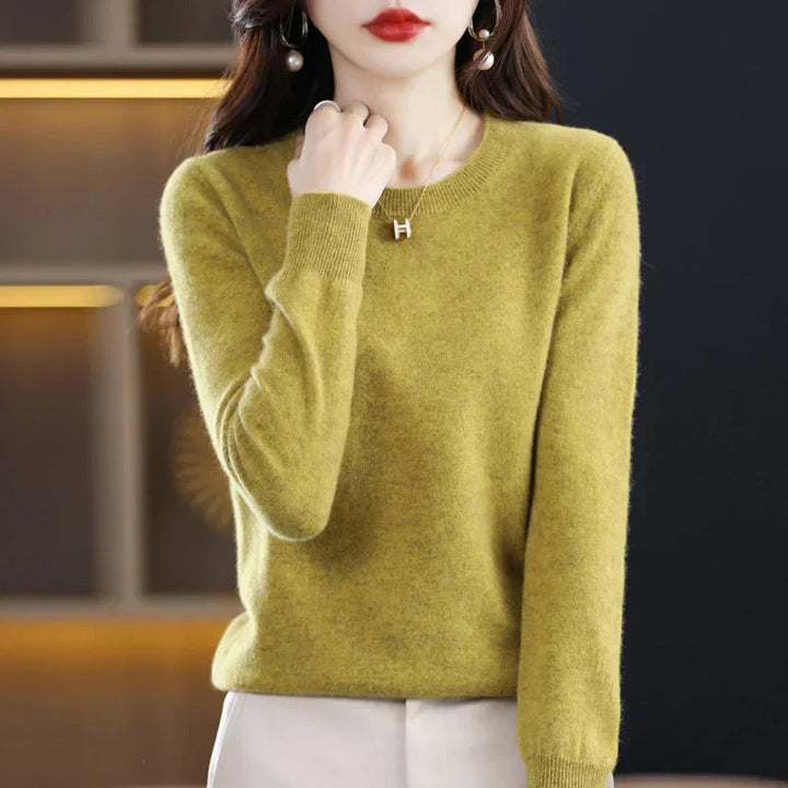 Soft women's crewneck sweater, a warm pullover perfect for comfortable, versatile, and elegant fashion.